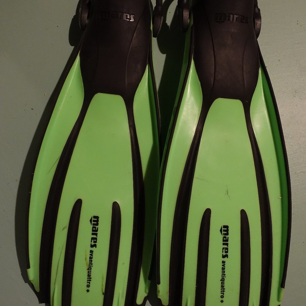 Scuba fins like new (Mares Avanti Quattro Plus)